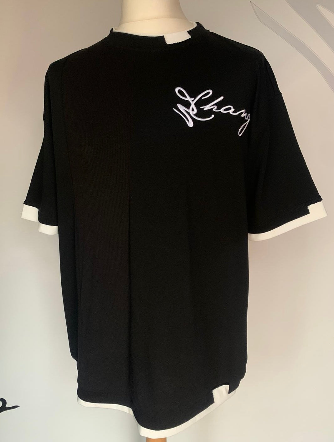 SKATER  STYLE SHORT SLEEVE T-SHIRT BLACK