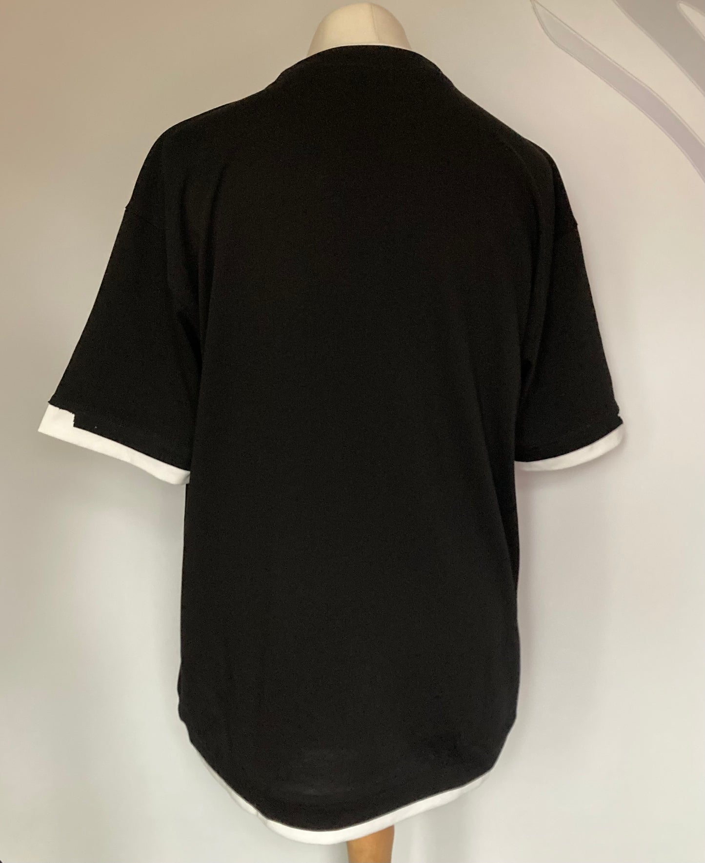 SKATER  STYLE SHORT SLEEVE T-SHIRT BLACK